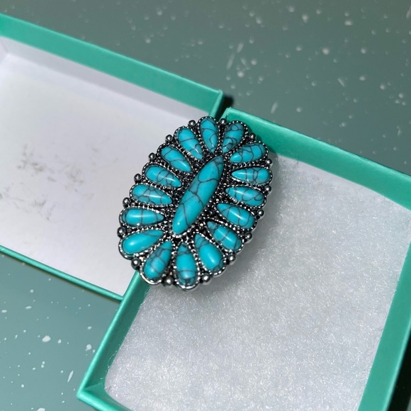 Jewelry - Western adjustable turquoise ring